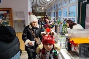 Den otevřených dveří a Vánoční dobročinná výstava pro Elenku